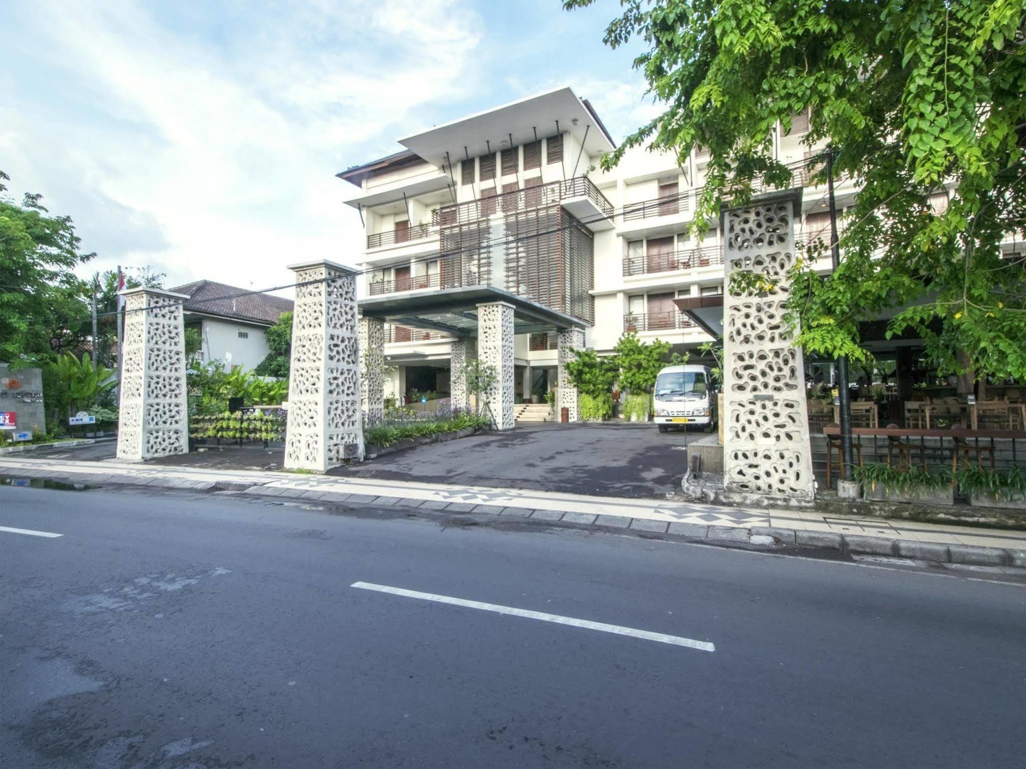 होटल Sun Island & Kuta